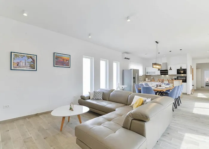 Rita Regina Nyaraló