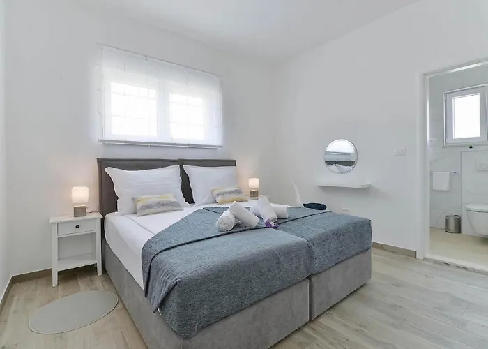 Rita Regina Nyaraló