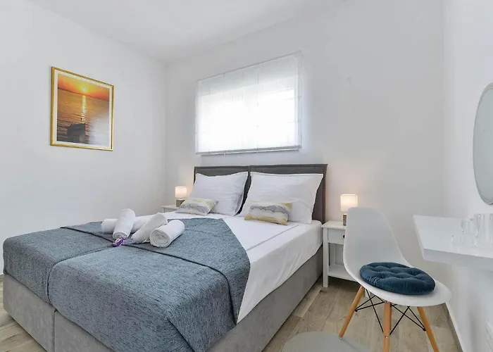 Rita Regina Nyaraló *