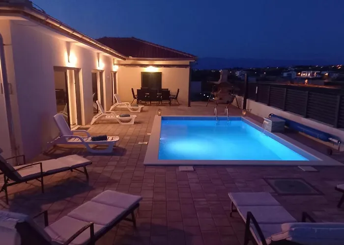 Rita Regina Nyaraló Zára