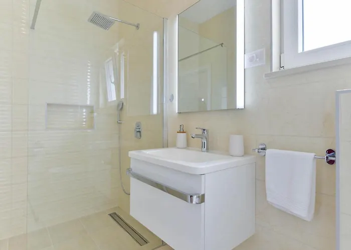 Rita Regina Nyaraló