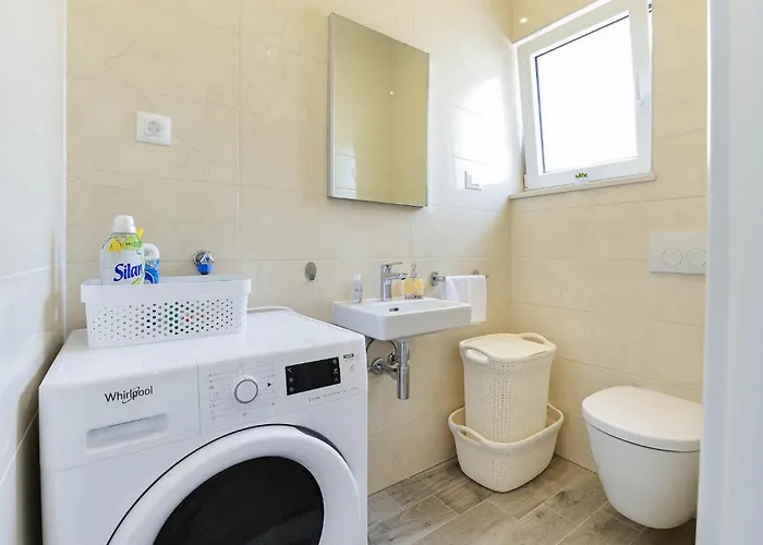 Nyaraló Rita Regina *