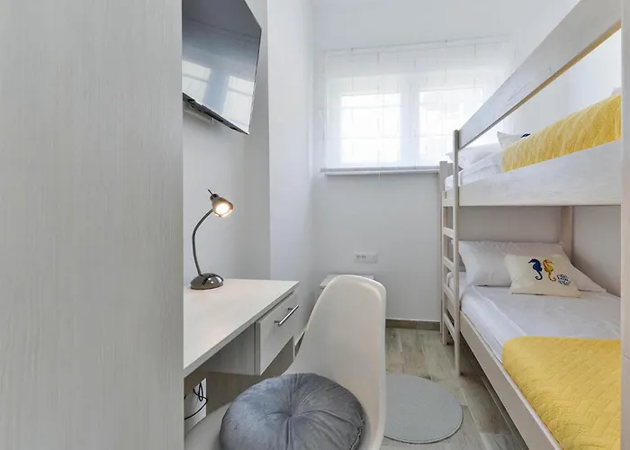 Nyaraló Rita Regina Zára